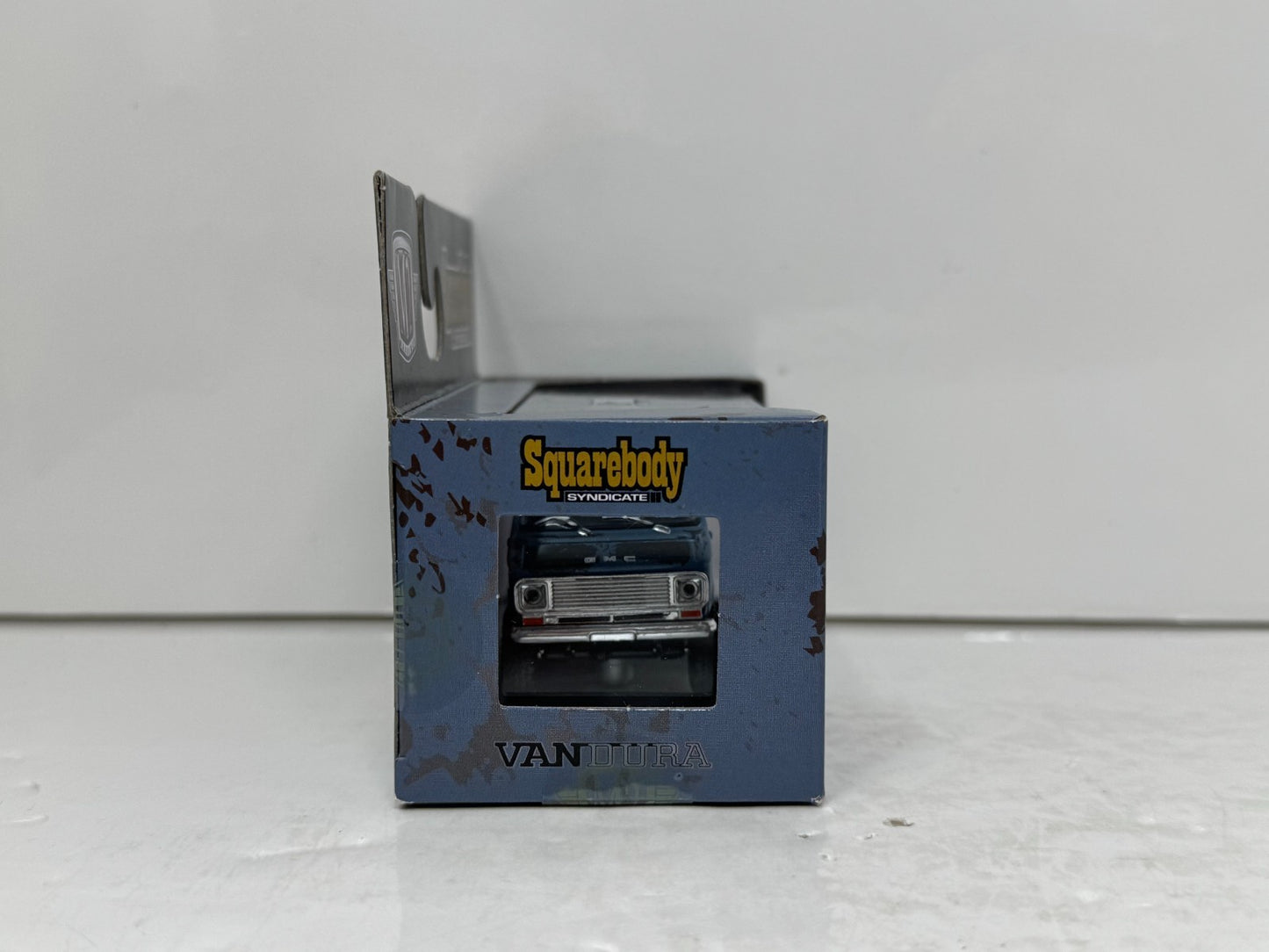 M2 Machines Squarebody Syndicate 1973 GMC Vandura 4x4 1:64 Diecast