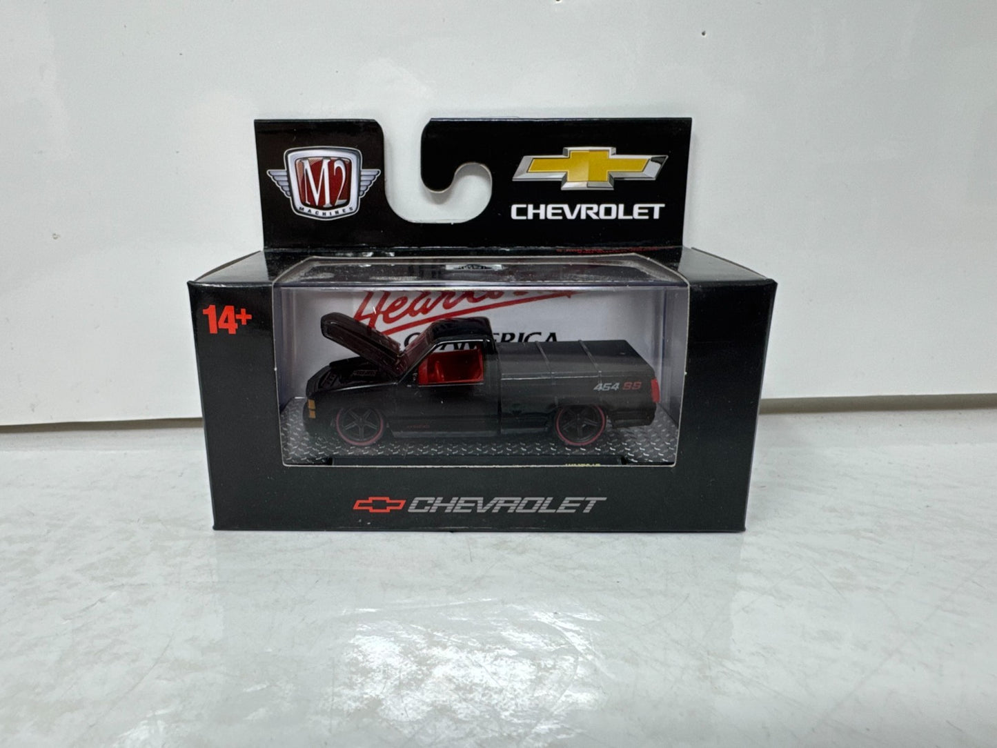M2 Machines 1992 Chevrolet C1500 SS 454 Pickup 1:64 Diecast