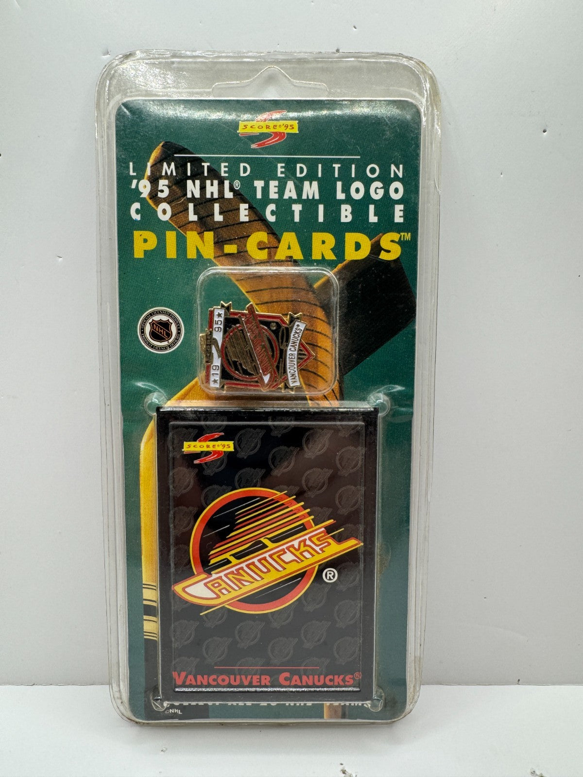 Vancouver Canucks 1995 Score Pin-Cards NHL Team Logo Lapel Pin