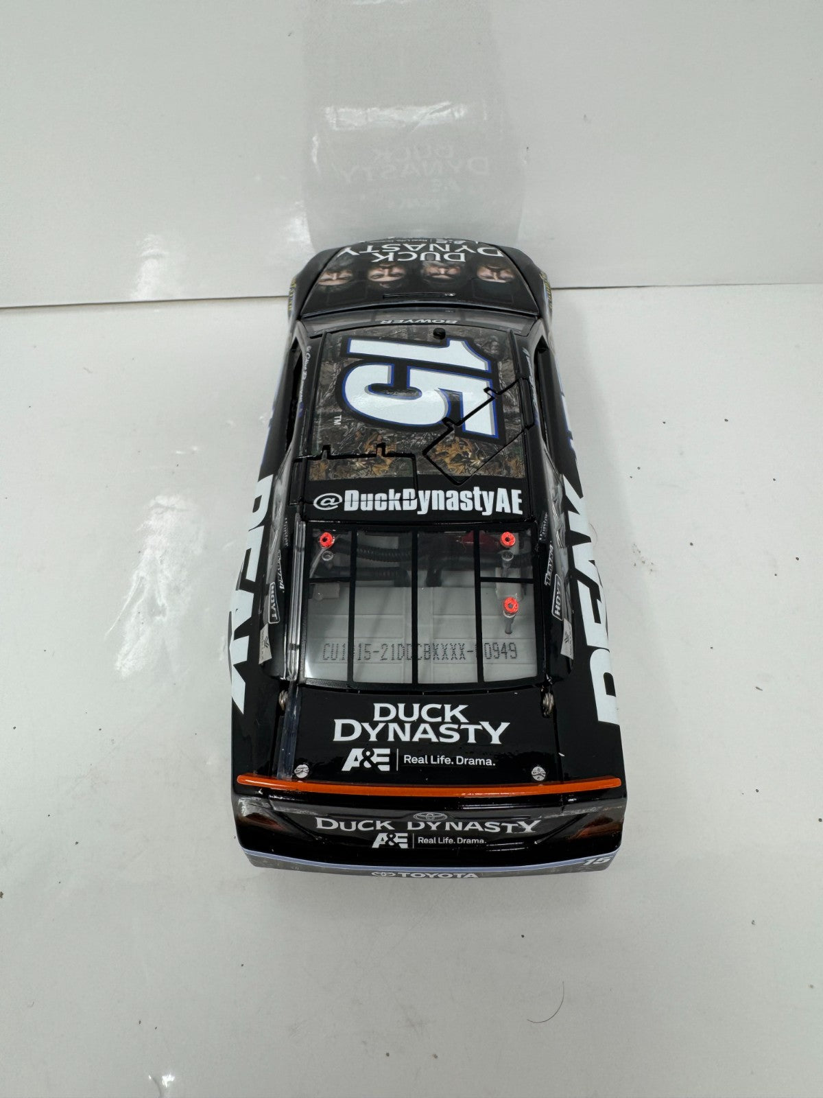 Action NASCAR Clint Bowyer #15 Peak Duck Dynasty 2013 Toyota Camry 1:24 Diecast