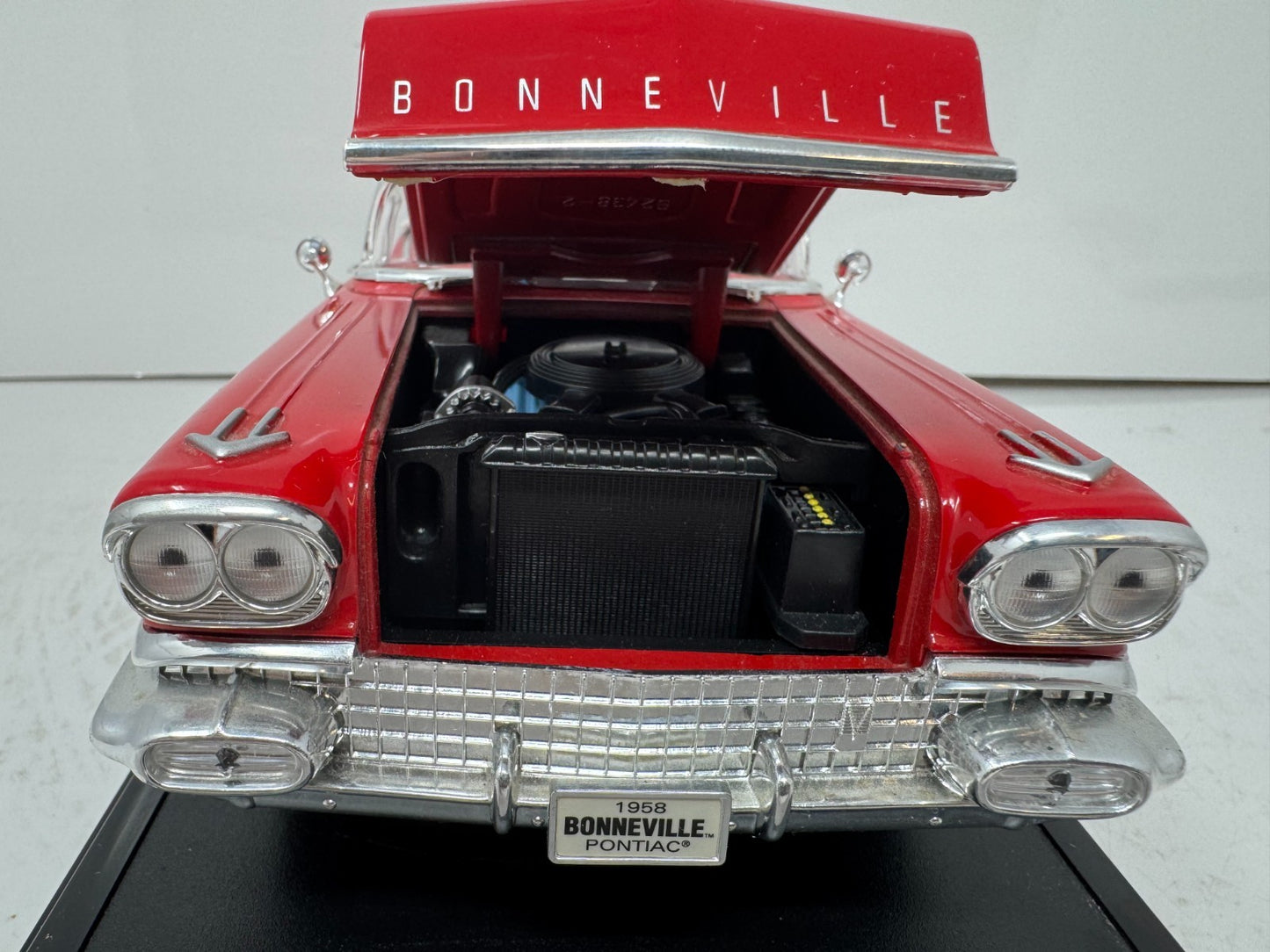 Road Signature 1958 Pontiac Bonneville Convertible 1:18 Diecast