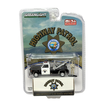 Greenlight Highway Patrol 1969 Chevrolet C-30 Dually Wrecker 1:64 Diecast