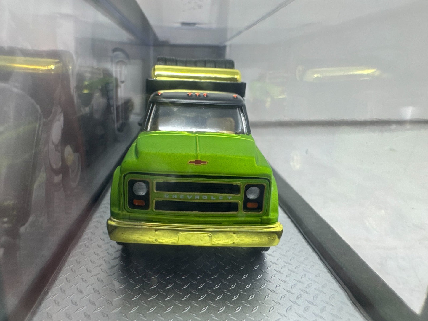 M2 Machines Auto Haulers 1960 Chevy C60 & 1968 Camaro SS CHASE 1:64 Diecast