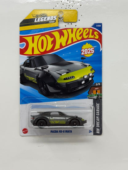 Hot Wheels Dream Garage Mazda MX-5 Miata 1:64 Diecast