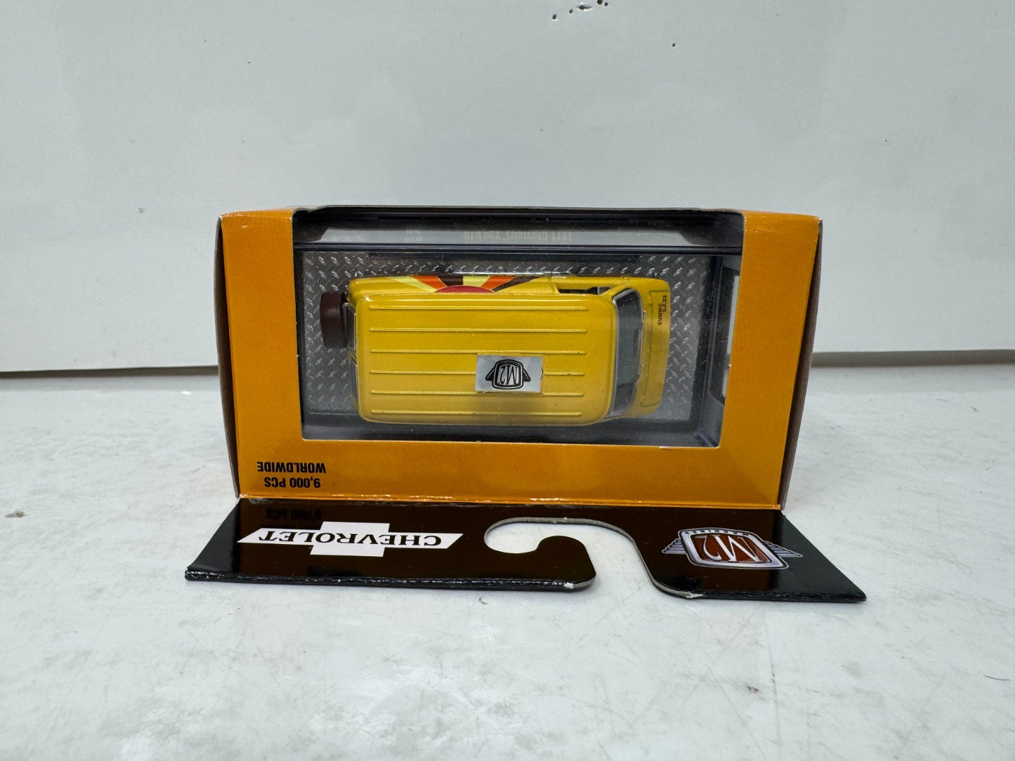 M2 Machines 1971 Chevrolet Van G10 Sunny Daze Custom Van 1:64 Diecast
