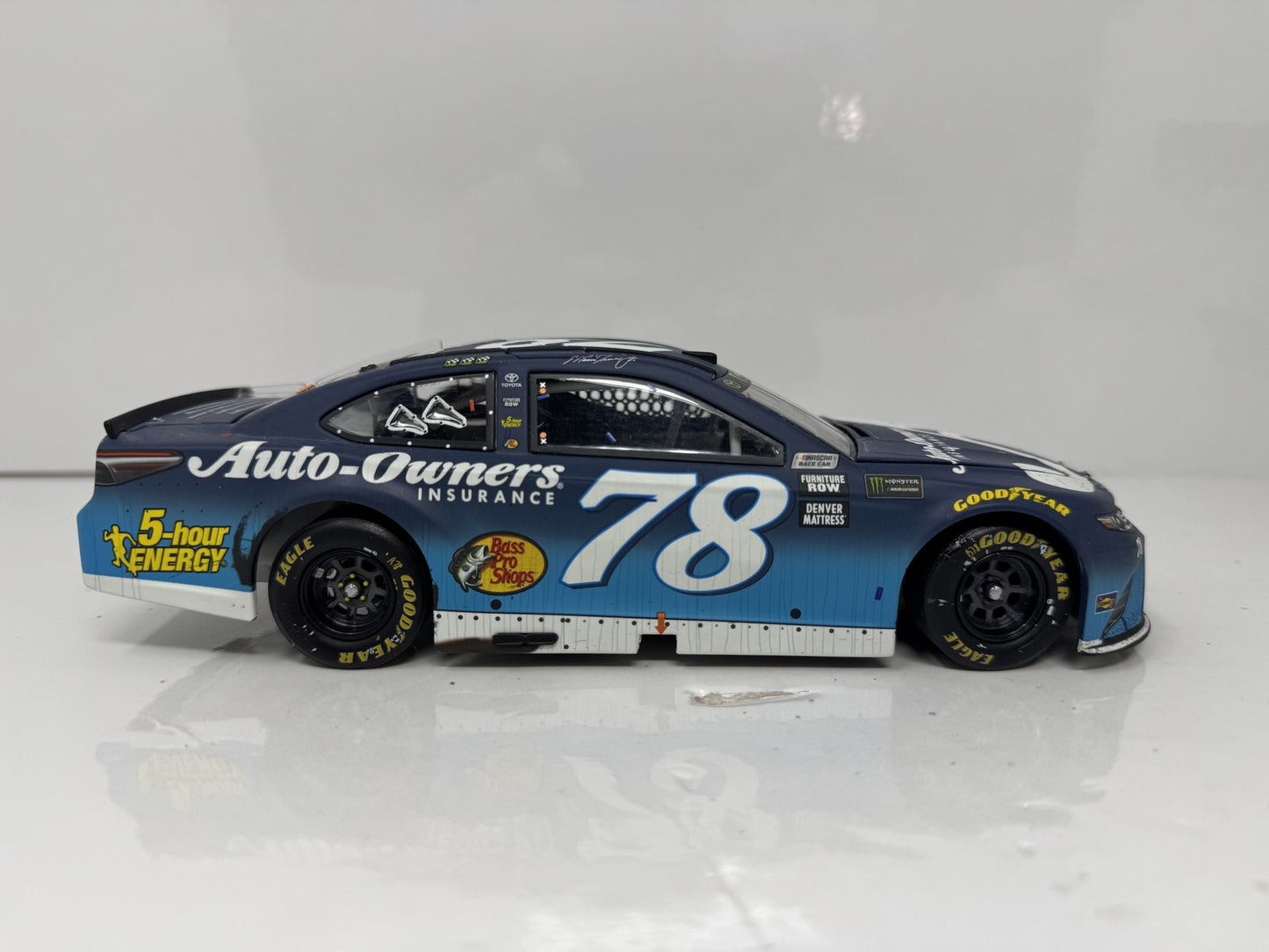 Lionel NASCAR Martin Truex Jr. #78 Big A Kentucky Raced Win 2018 1:24 Diecast