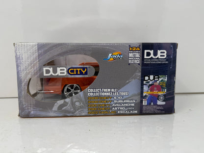 Jada Dub City 2001 Chevy Avalanche 1:24 Diecast KMC Wheels 20 Inch SS Rims