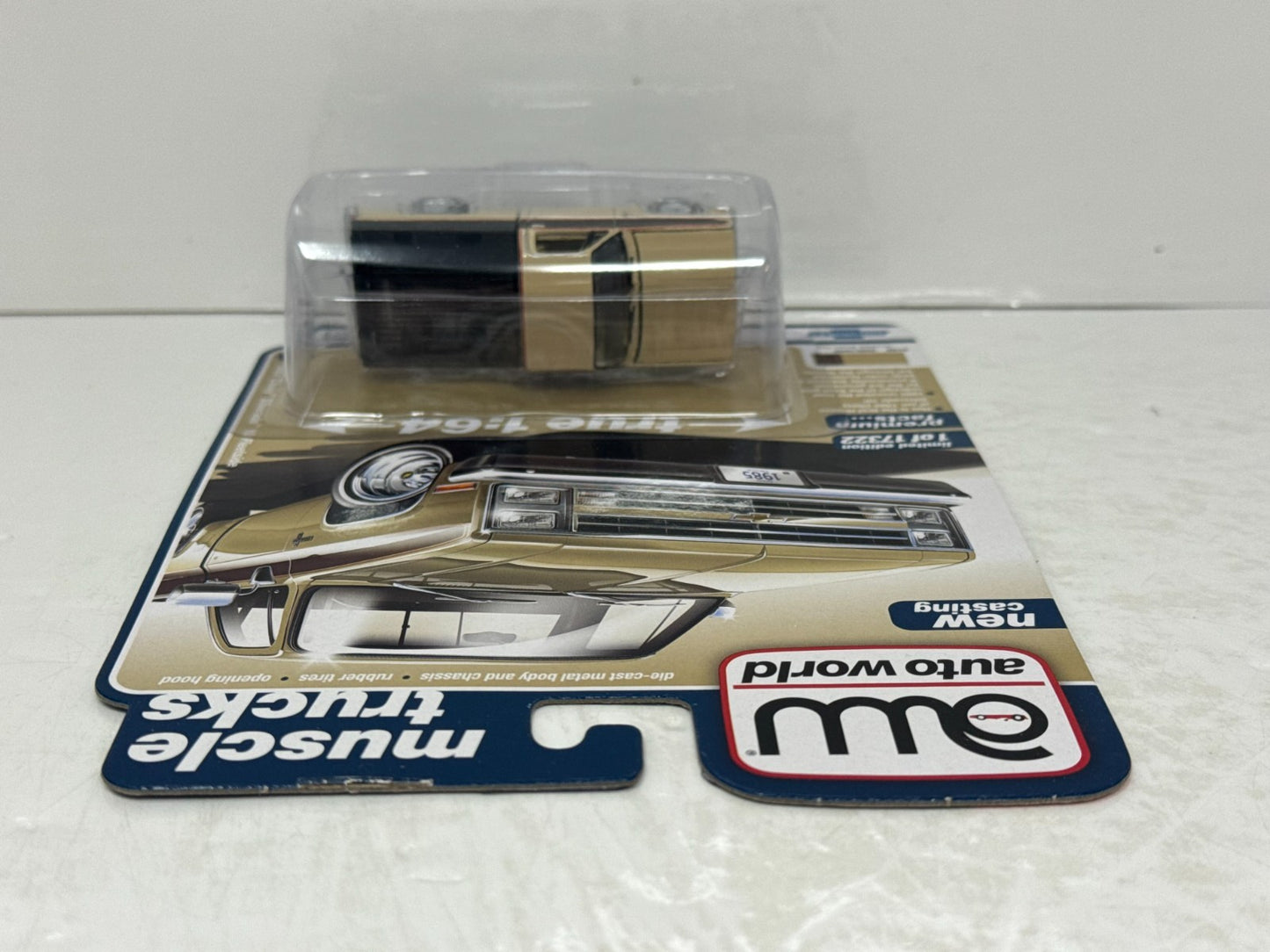 Auto World Muscle Trucks 1985 Chevrolet Silverado 10 Fleetside 1:64 Diecast