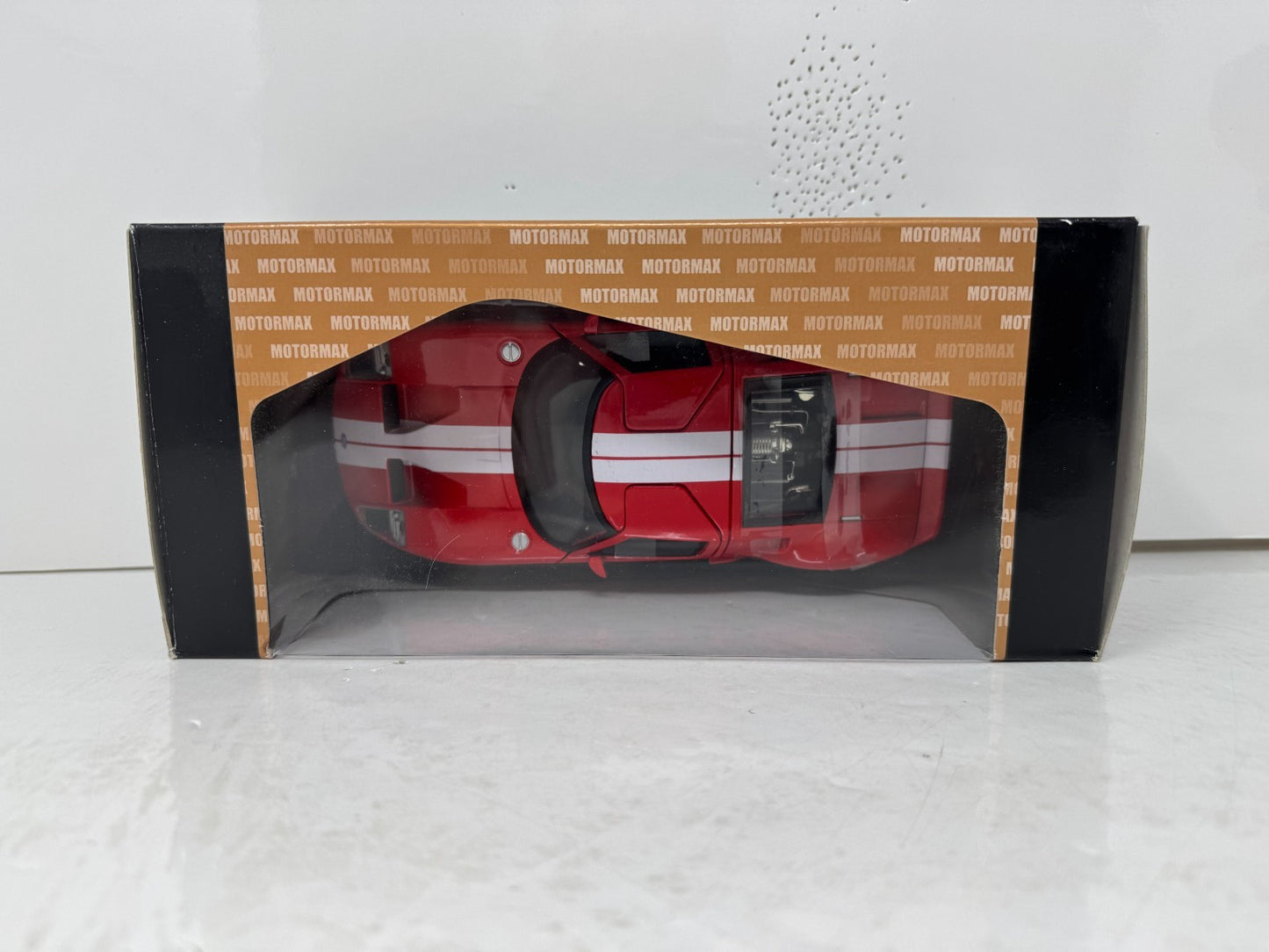 Motormax Ford GT 1:24 Diecast Red with White Stripes