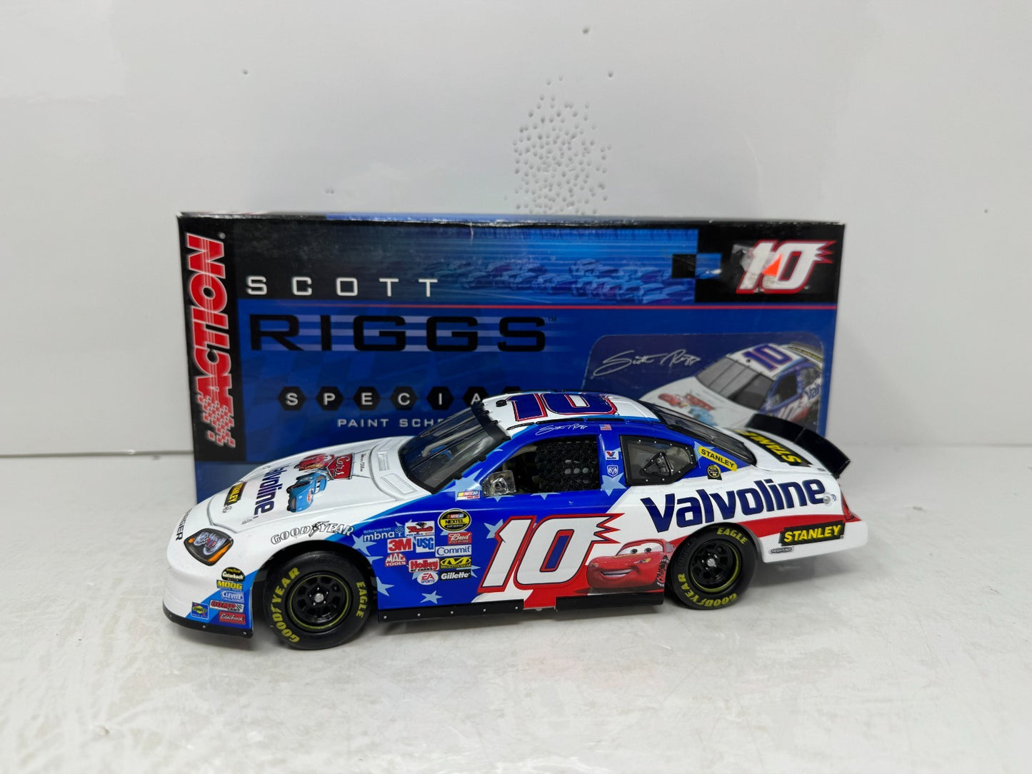 Action Nascar #10 Scott Riggs Valvoline Cars 2006 Dodge Charger 1:24 Diecast