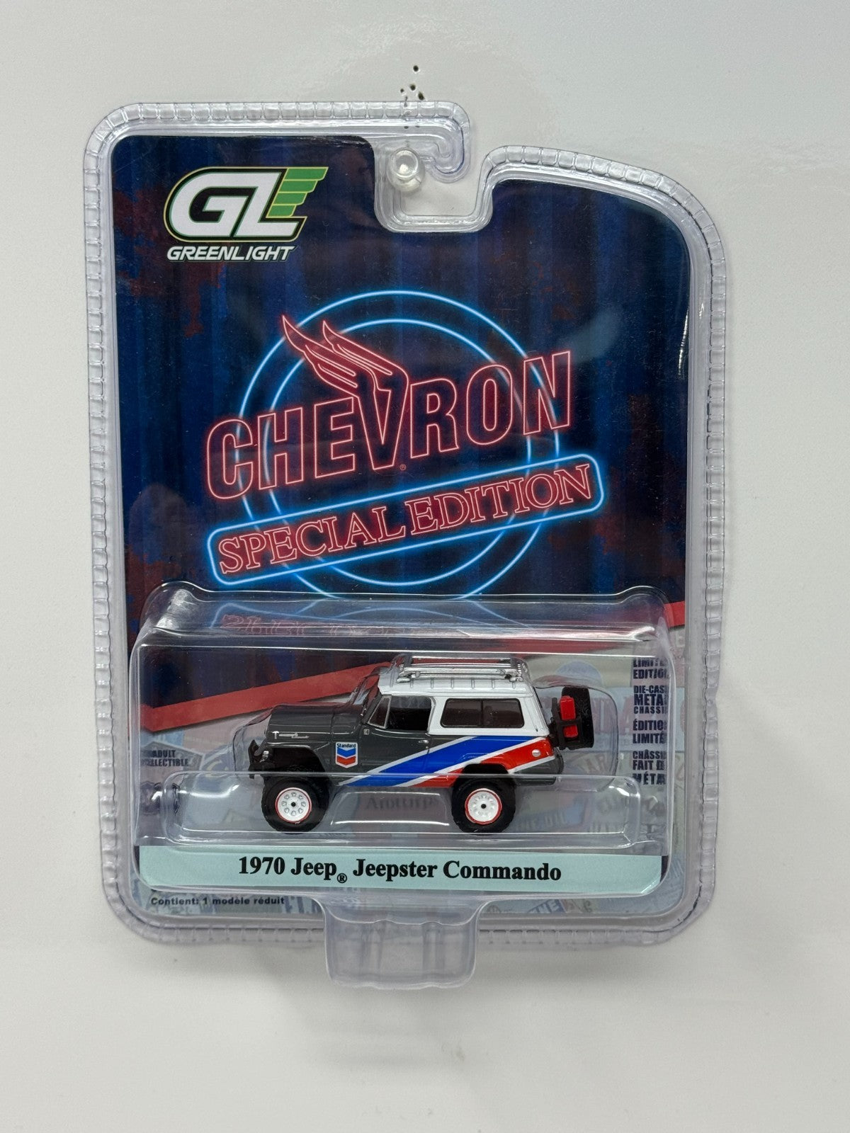 Greenlight Chevron Special Edition 1970 Jeep Jeepster Commando 1:64 Diecast