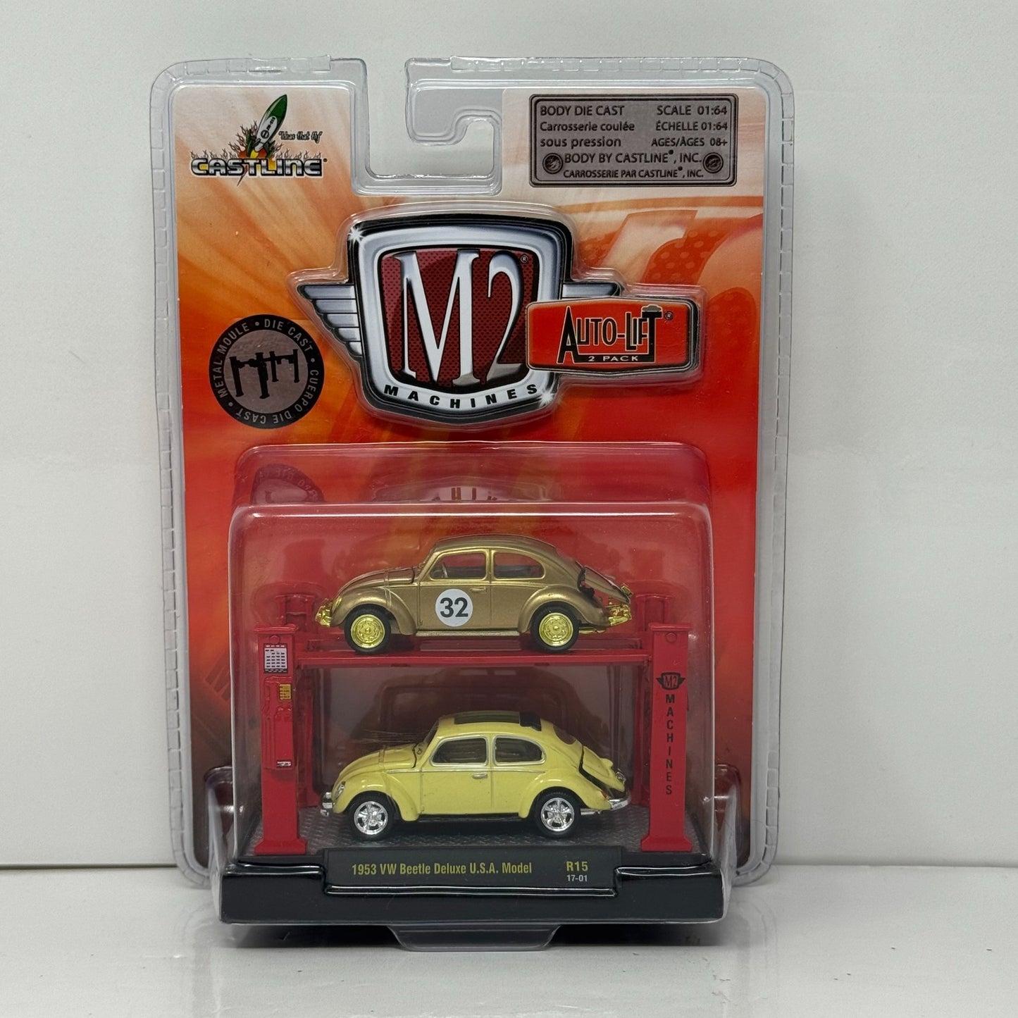 M2 Machines Auto-Lift 1953 Volkswagen Beetle Deluxe Model CHASE 1:64 Diecast