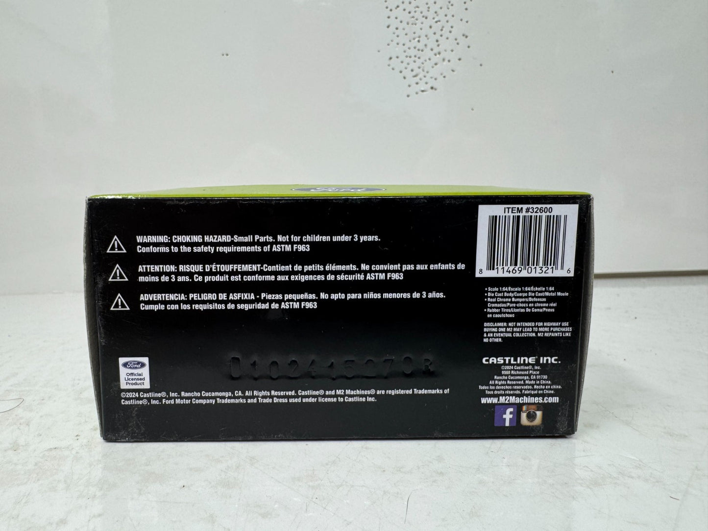 M2 Machines 1965 Ford Falcon Club Wagon 1:64 Diecast