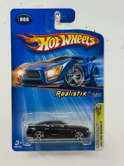 Hot Wheels 2005 Ford Mustang GT 1:64 Diecast