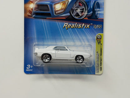 Hot Wheels Realistix 2005 First Editions 1969 Pontiac Firebird T/A 1:64 Diecast