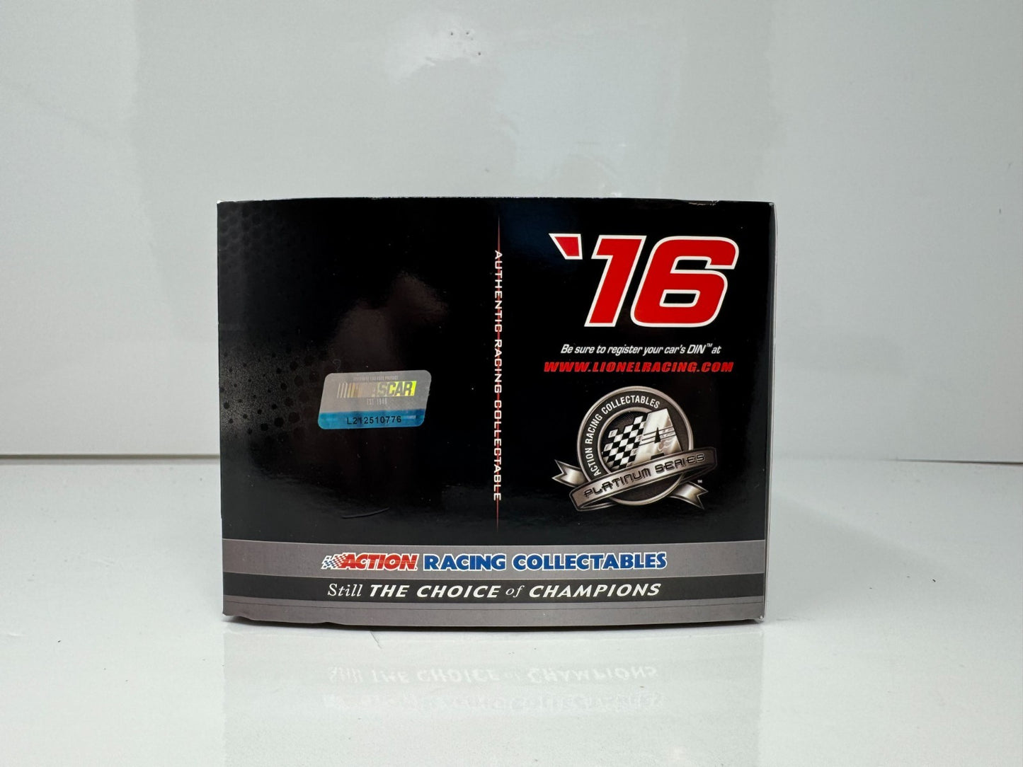 Lionel NASCAR Kasey Kahne #5 Mountain Dew Pitch Black 2016 SS 1:24 Diecast