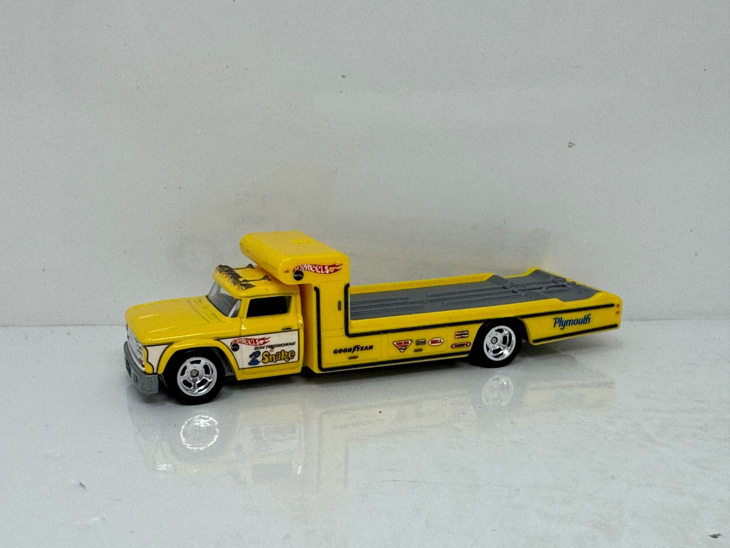 Hot Wheels Premium Team Transport 1972 Plymouth Cuda Funny Car 1:64 Diecast