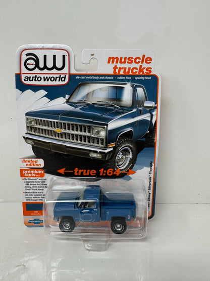 Auto World Muscle Trucks 1981 Chevy Silverado Stepside Blue 1:64 Diecast
