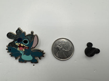 Disney Stitch with 4 Arms Deluxe Pin & Red Lanyard Starter Trading Pin DC1S9