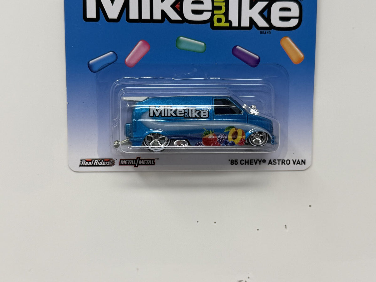 Hot Wheels Mike and Ike 1985 Chevy Astro Van 1:64 Diecast Real Riders