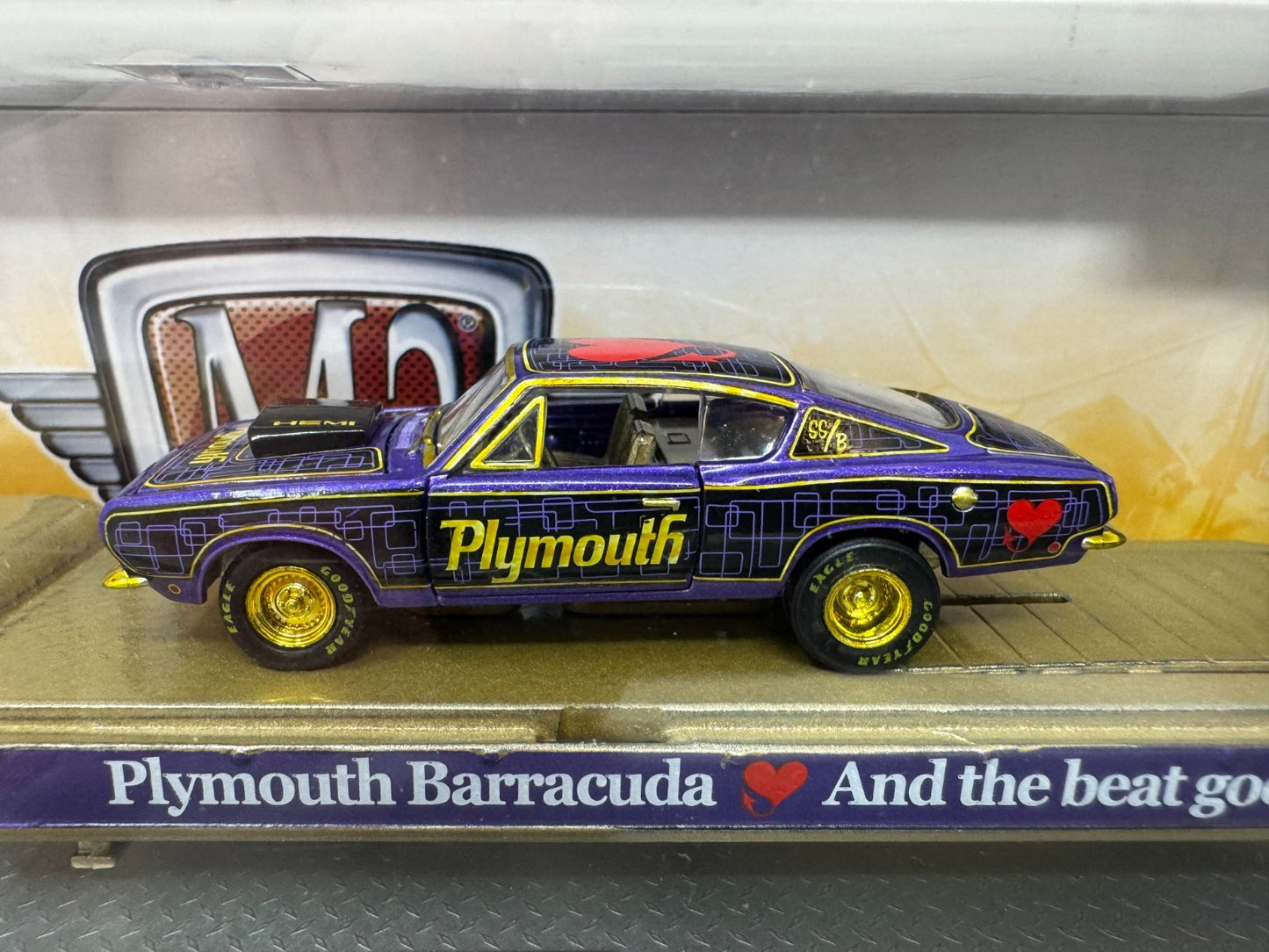 M2 Machines Auto Haulers Dodge COE & 1968 Plymouth Barracuda HEMI 1:64 Diecast