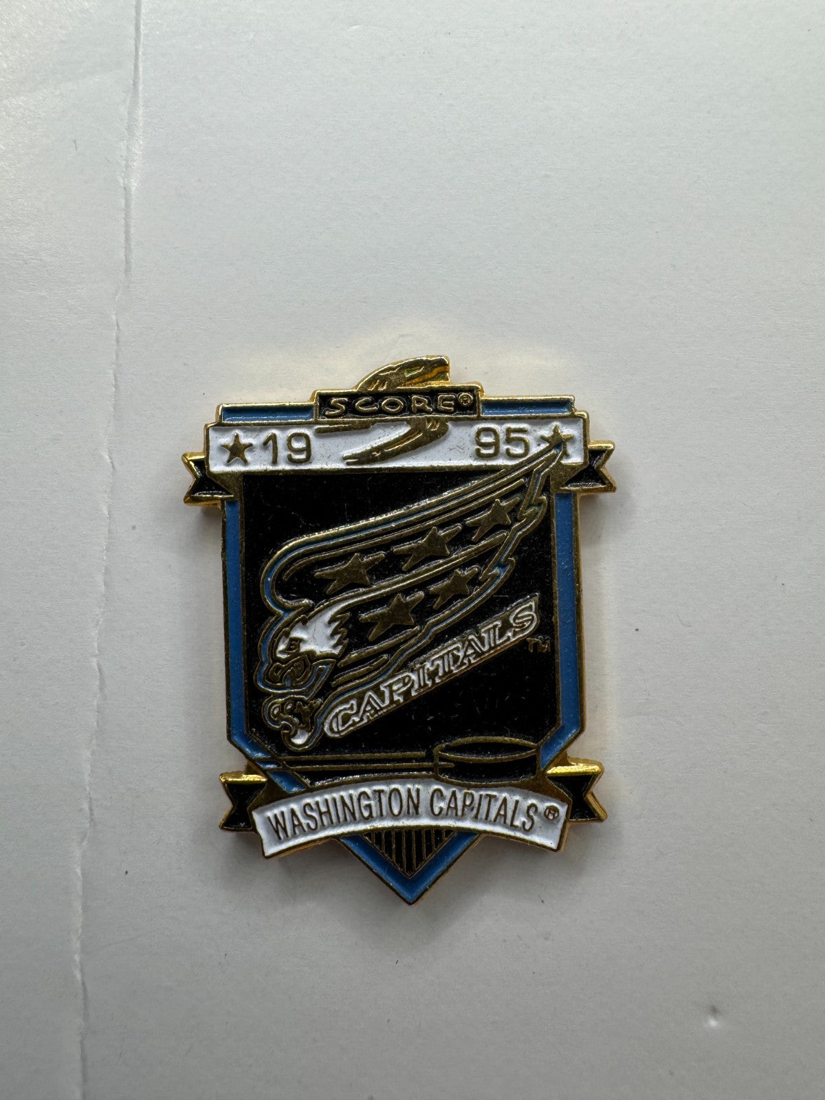 Pinnacle Score 1995 Washington Capitals NHL Hockey Team Lapel Pin⏳