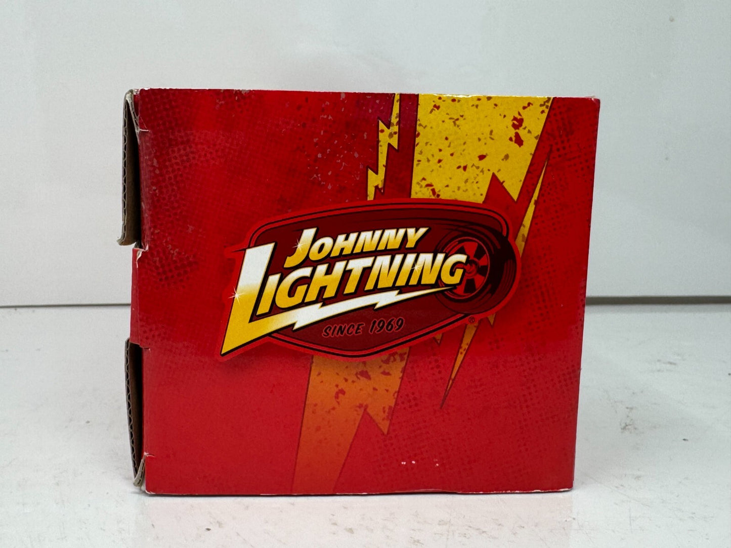 Johnny Lightning 1969 Chevy Camaro Z28 Musclecars Limited Edition 1:24 Diecast