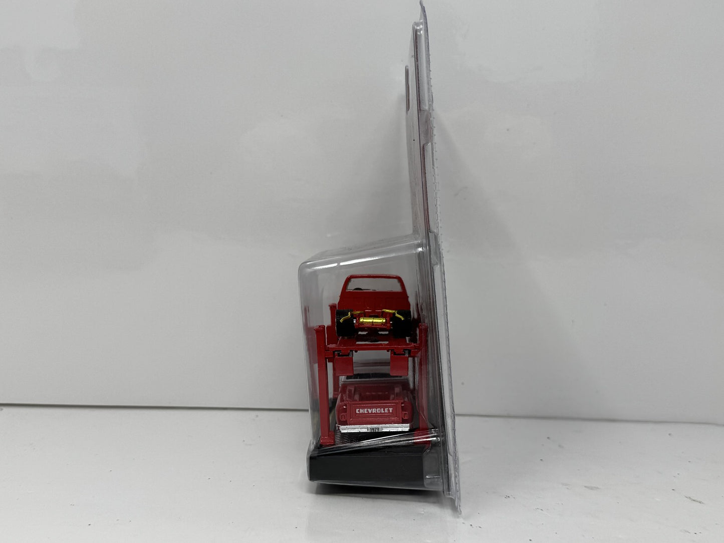 M2 Machines Auto Lift Edelbrock Equipped 1979 Chevy Silverado CHASE 1:64 Diecast