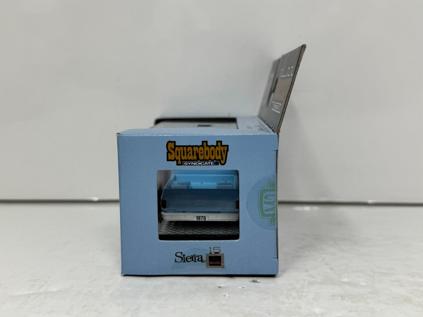 M2 Machines Squarebody Syndicate 1978 GMC Sierra Grande 15 1:64 Diecast