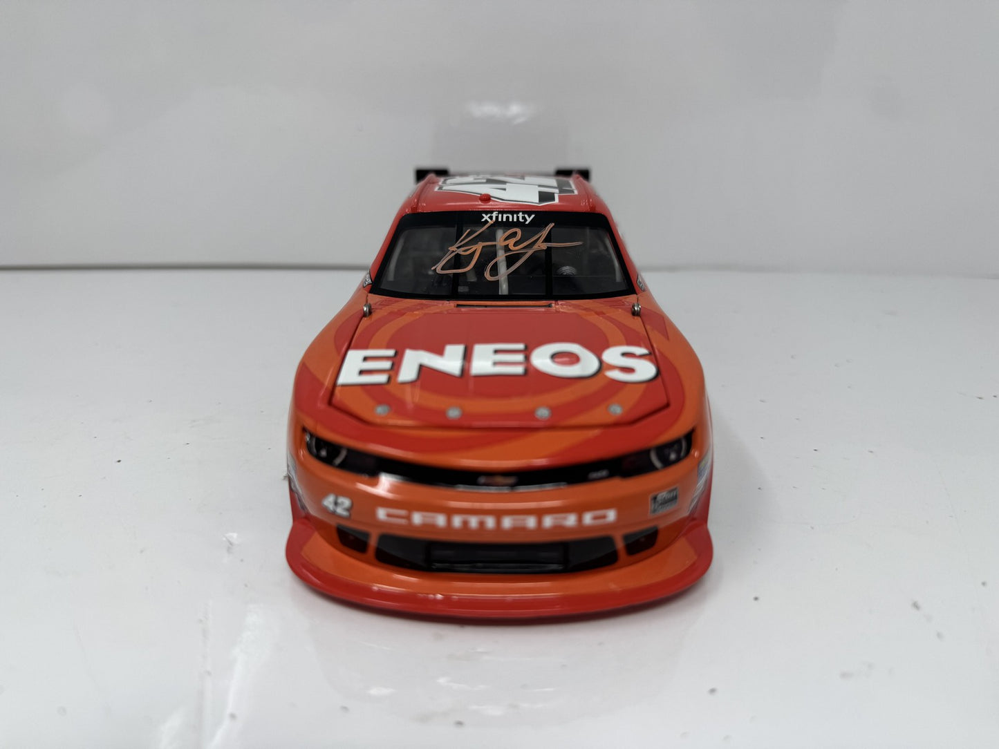 Lionel NASCAR Kyle Larson #42 ENEOS 2018 Chevy Camaro Autographed 1:24 Diecast