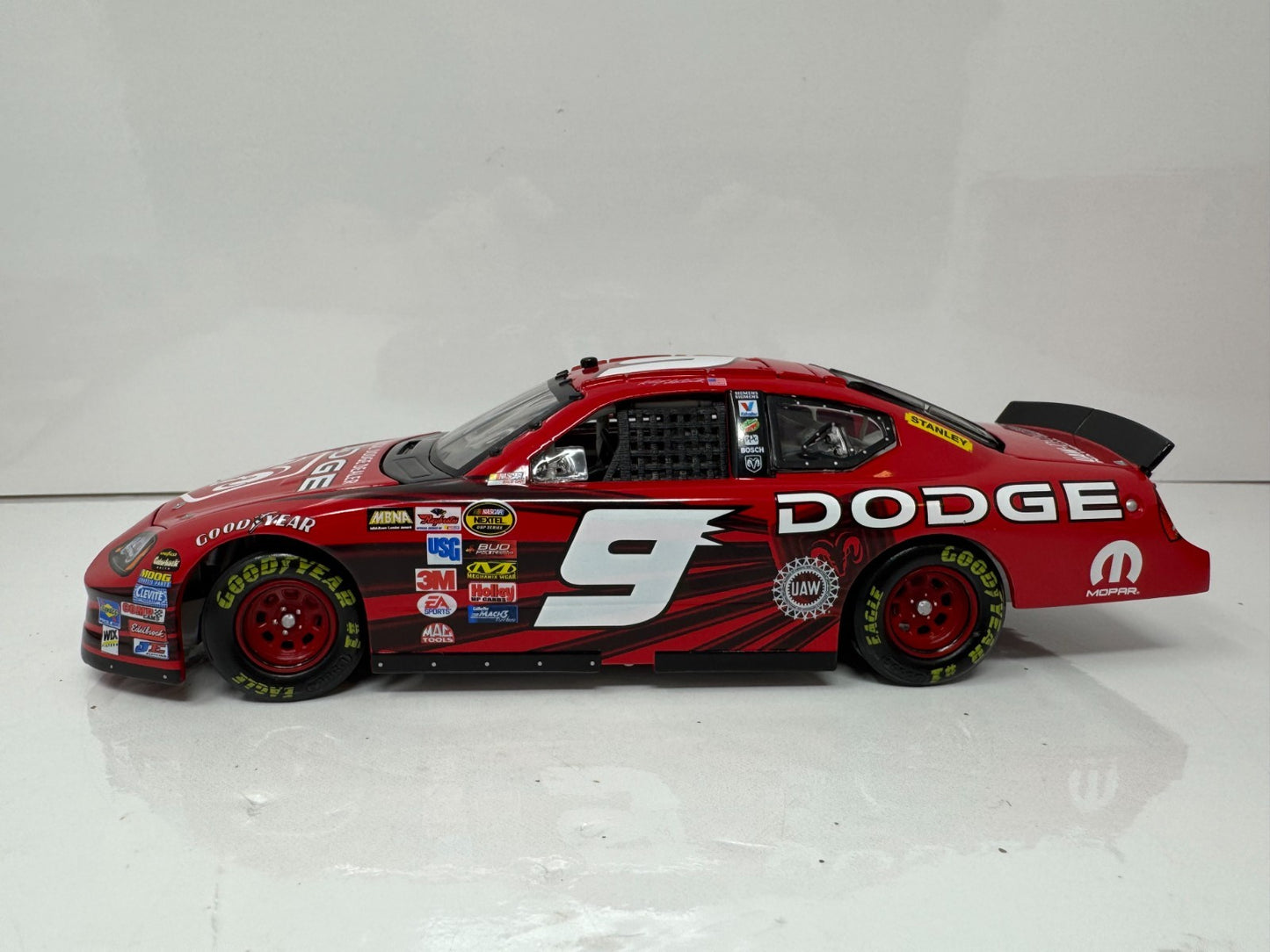 Action NASCAR Kasey Kahne #9 Dodge Dealers 2005 Dodge Charger 1:24 Diecast