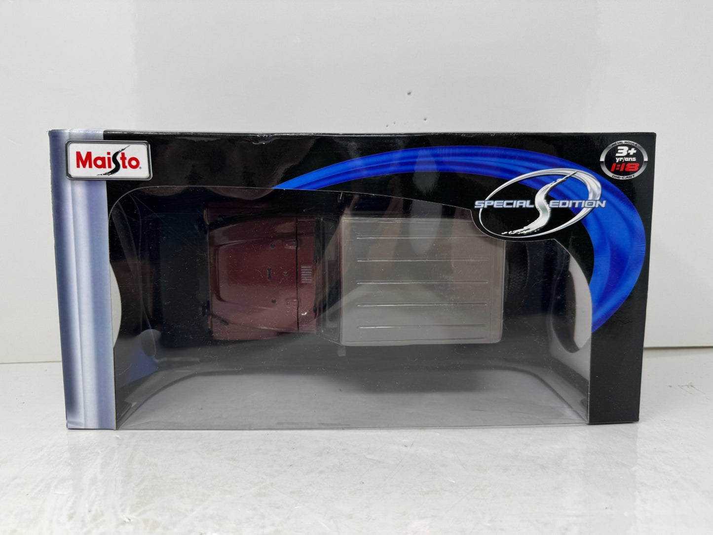 Maisto Special Edition Jeep Wrangler Sahara 1:18 Diecast Maroon Car