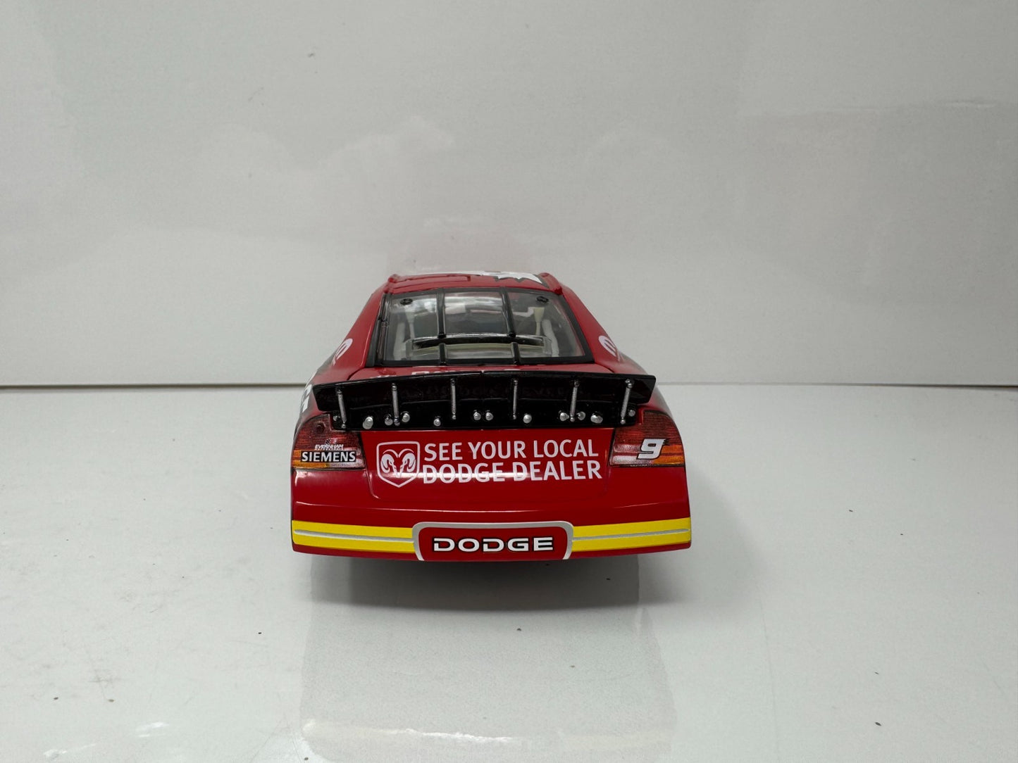 Action NASCAR Kasey Kahne #9 Dodge Dealers 2004 Dodge Intrepid BANK 1:24 Diecast