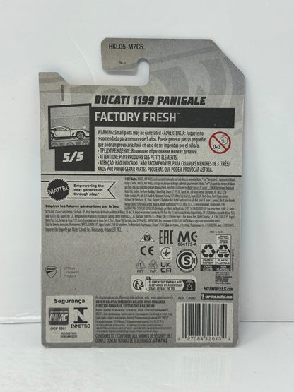 Hot Wheels Treasure Hunt Ducati 1199 Panigale 1:64 Diecast