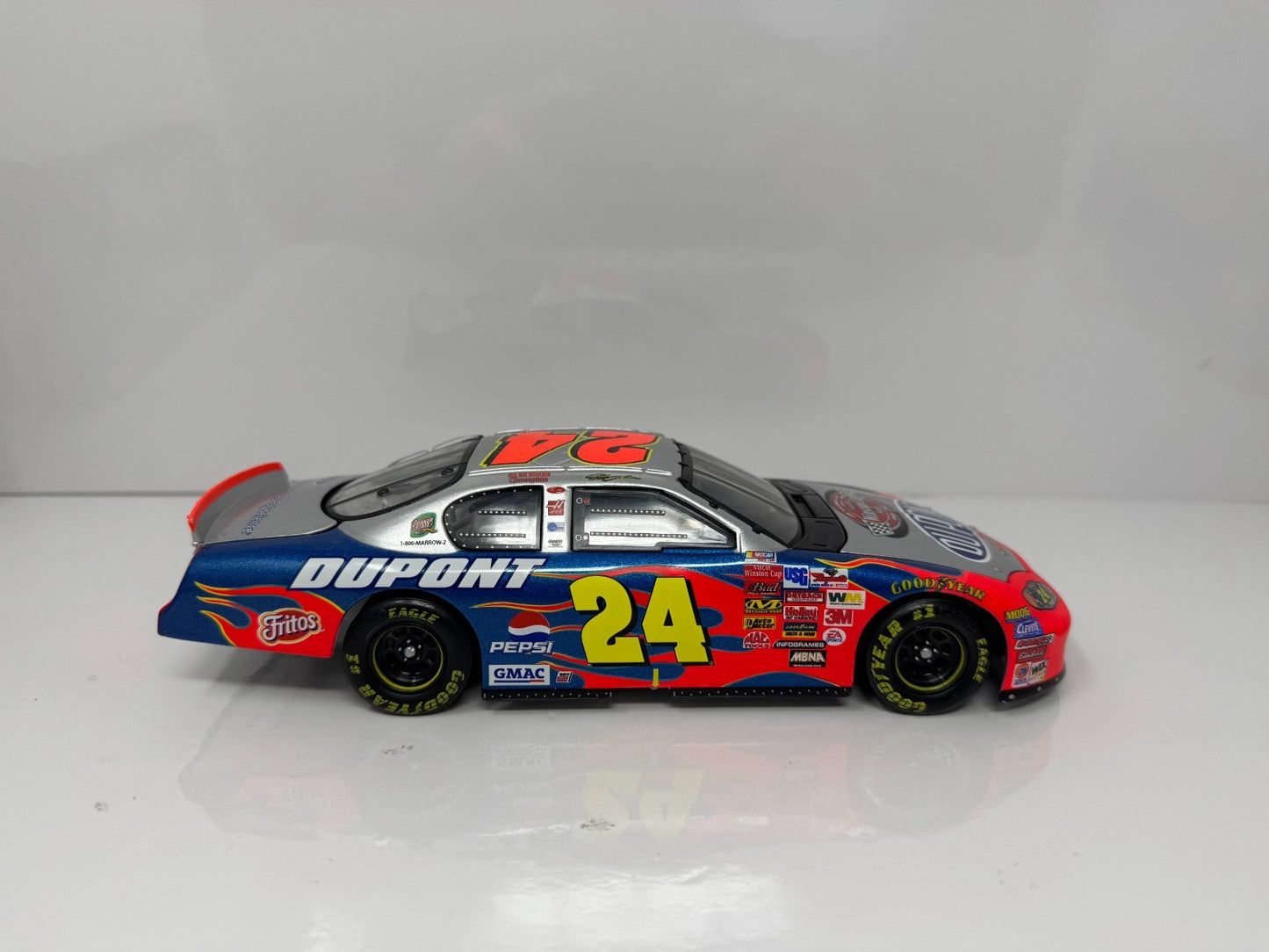 Action NASCAR Jeff Gordon #24 DuPont The Victory Lap 2003 Chevy 1:24 Diecast