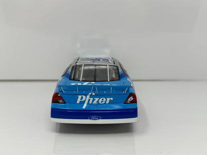 Team Caliber NASCAR Mark Martin #6 Pfizer 2001 Ford Taurus 1:24 Diecast