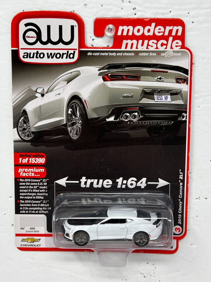 Auto World Modern Muscle 2019 Chevy Camaro ZL1 1:64 Diecast Version B