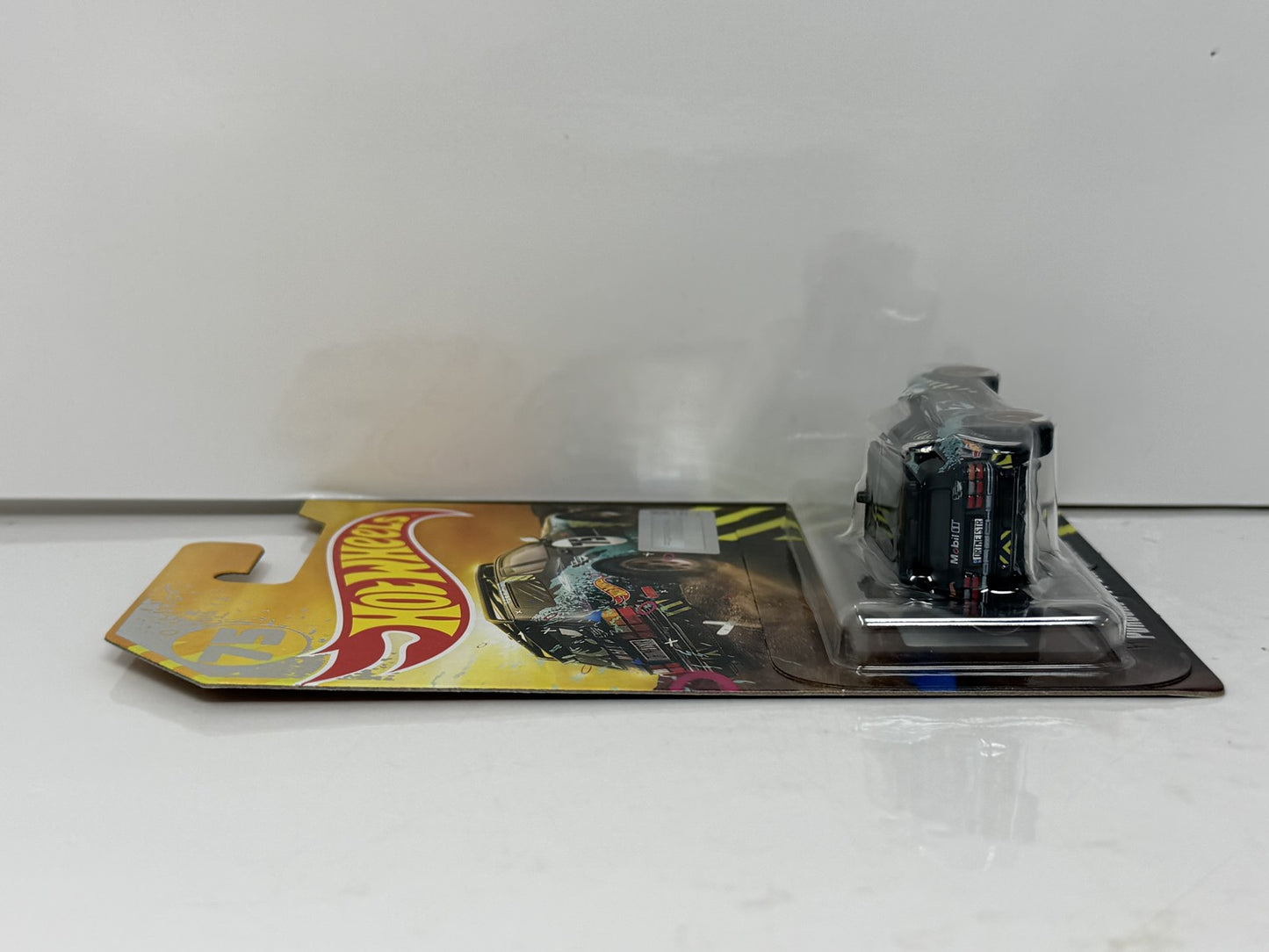 Hot Wheels Porsche 944 Dirtmeister Mobil 1 Mattel Creations 1:64 Diecast