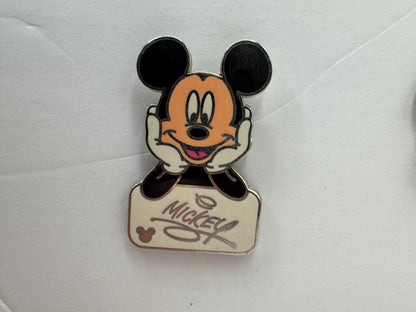 WDW Disney Mickey Mouse Autograph White Cast Lanyard Series Trading Pin DC2S1