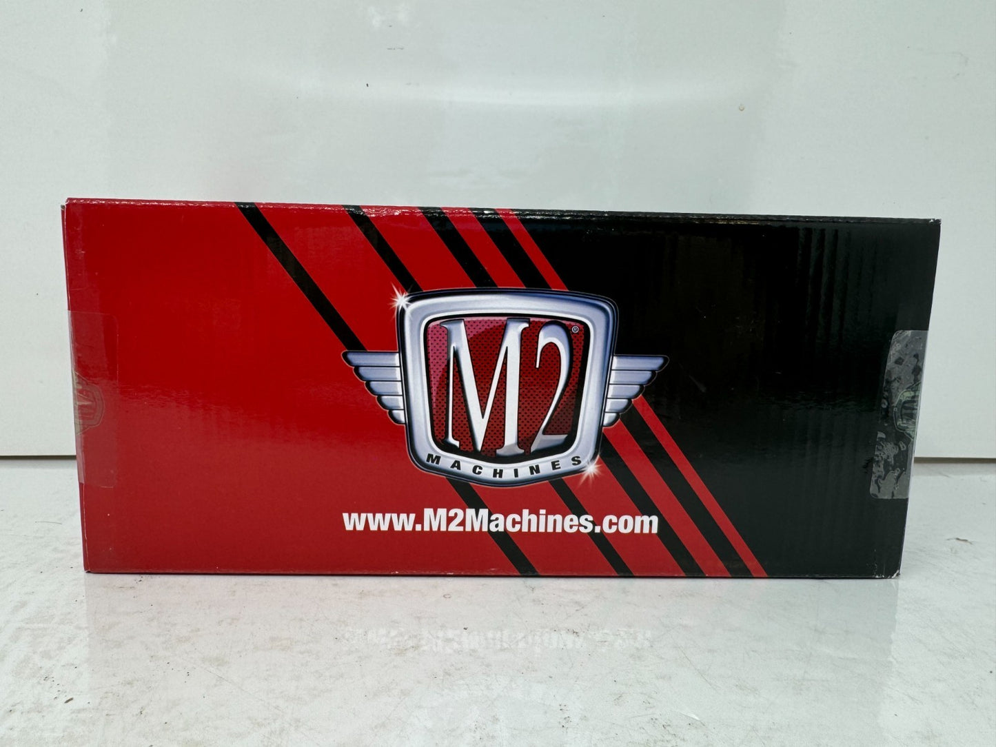 M2 Machines 1970 Nissan Fairlady Yokohama Advan 1:24 Diecast Limited Edition