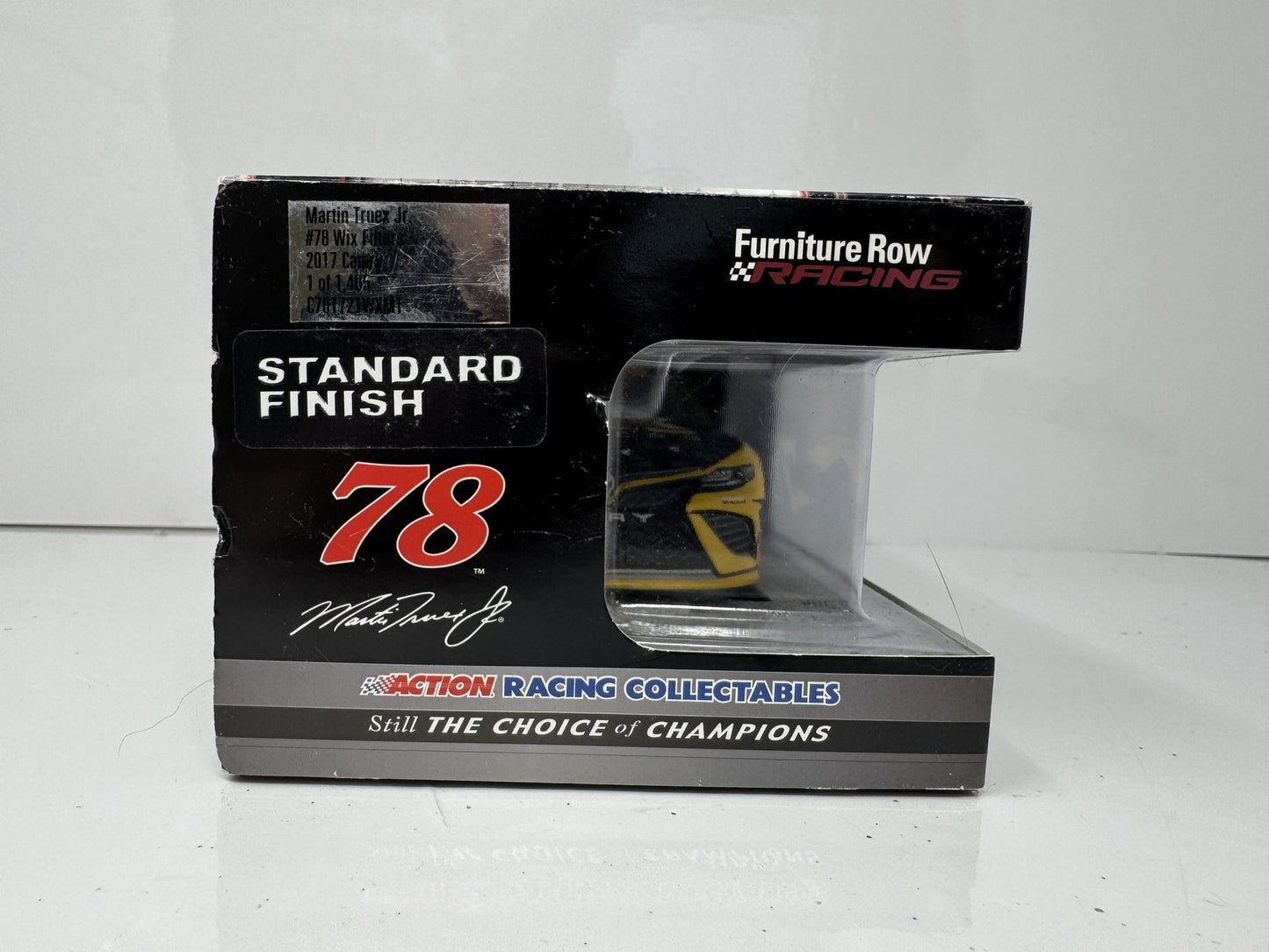 Lionel NASCAR Martin Truex Jr. #78 Wix Filters 2017 Toyota Camry 1:24 Diecast