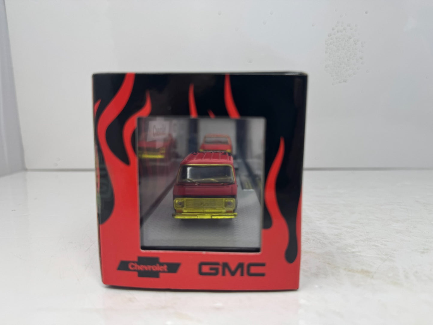 M2 Machines 1976 GMC Sierra Grande 15 & 1973 Chevy Van G10 CHASE 1:64 Diecast