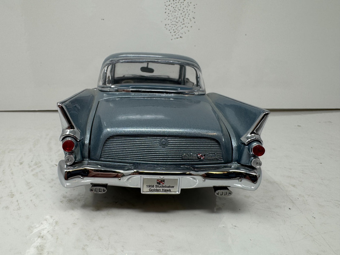 Yat Ming Road Signature 1958 Studebaker Golden Hawk 1:18 Diecast Coin Edition