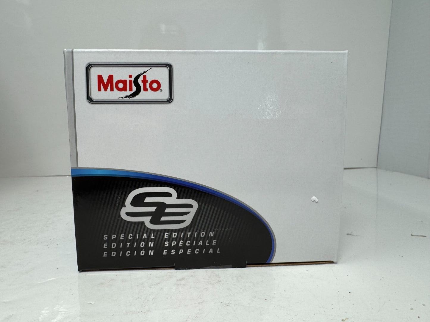 Maisto 1971 Datsun 240z Special Edition 1:18 Diecast