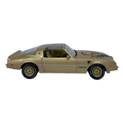 Maisto 1978 Pontiac Firebird Trans Am 1:18 Diecast Model Car Gold
