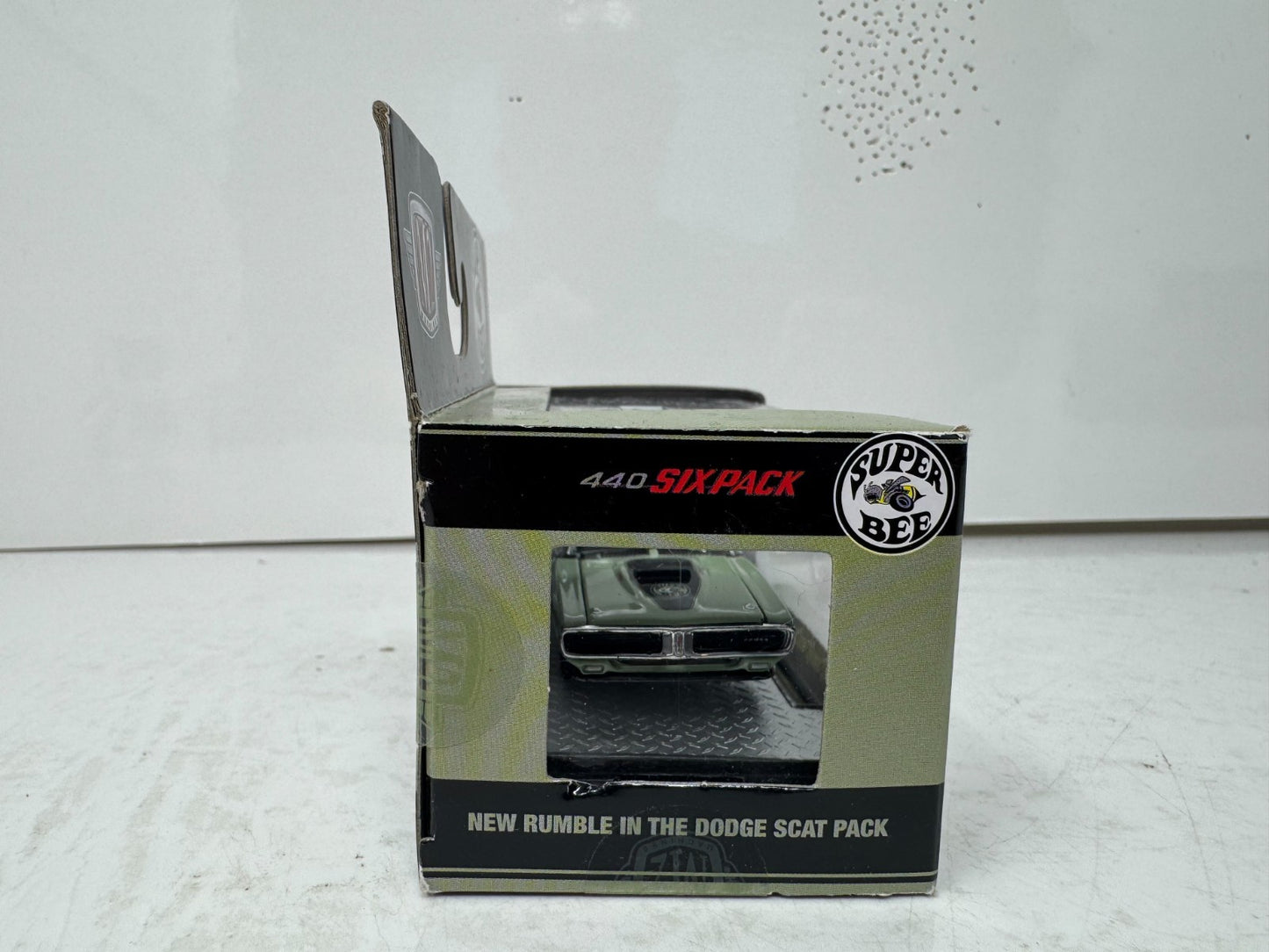 M2 Machines 1971 Dodge Charger Super Bee 1:64 Diecast