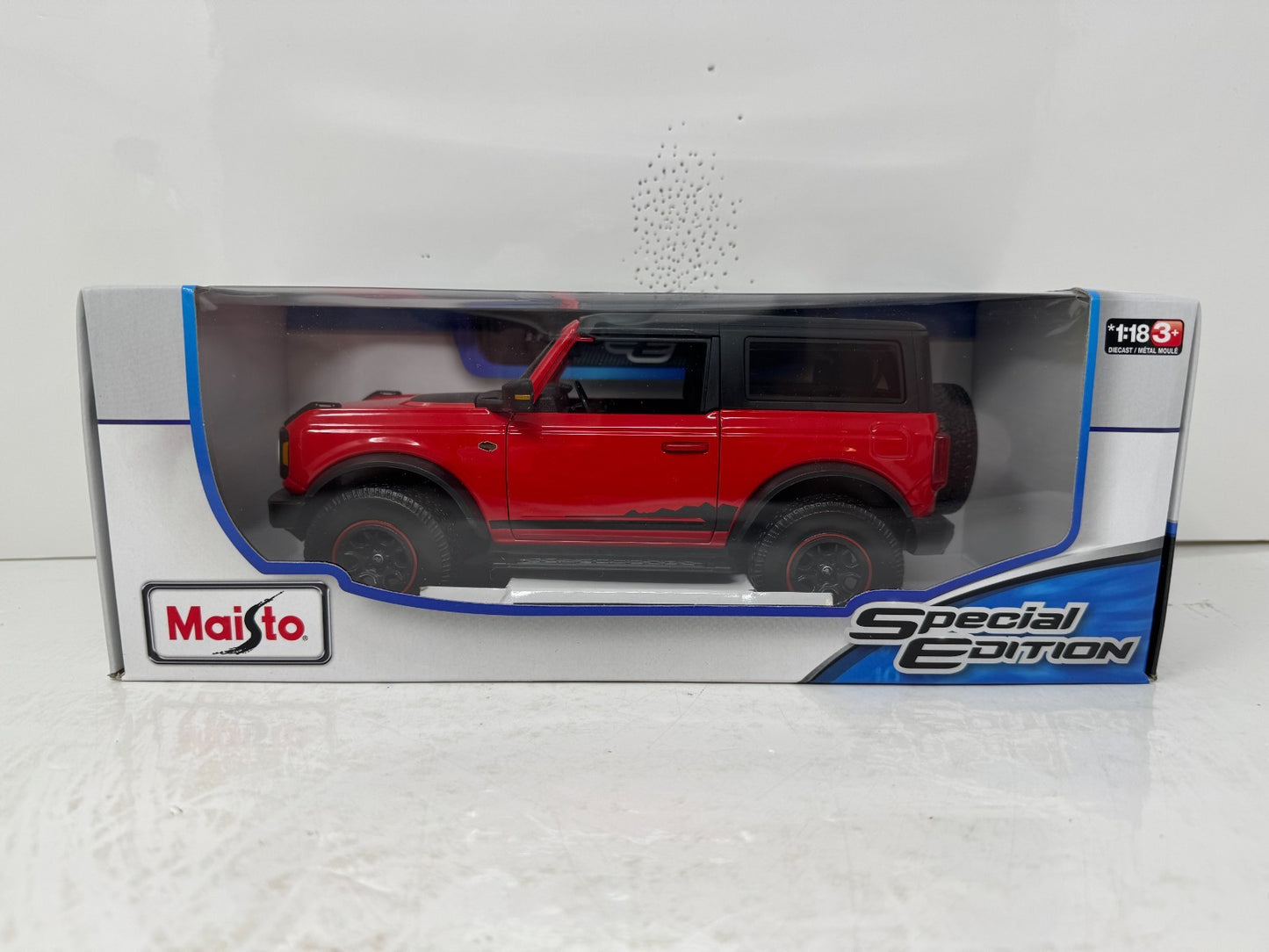 Maisto Special Edition 2021 Ford Bronco Wildtrak 1:18 Diecast Model Red