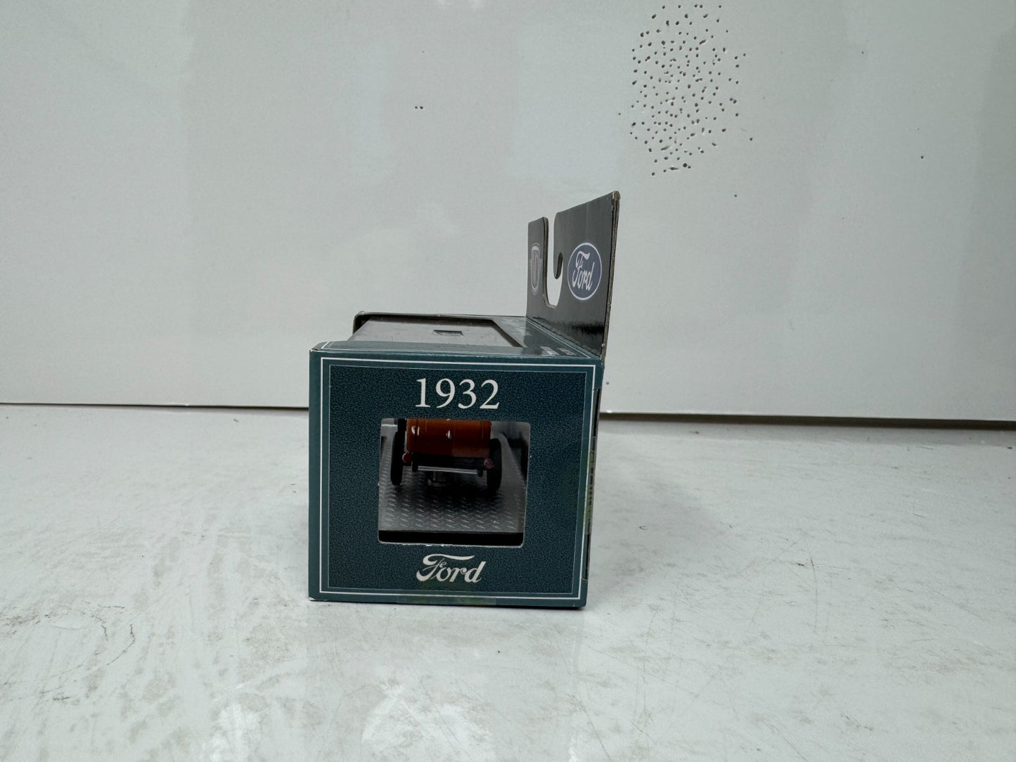 M2 Machines Ford 1932 Ford Roadster 1:64 Diecast