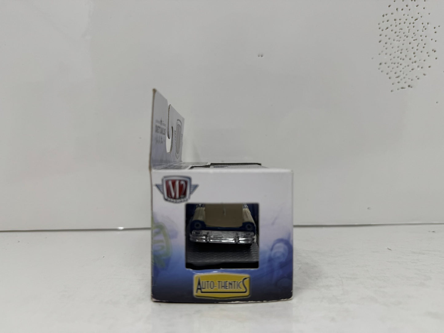 M2 Machines Auto Thentics 1957 Ford Fairlane 500 1:64 Diecast