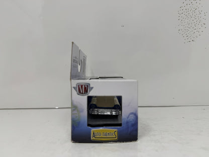 M2 Machines Auto Thentics 1957 Ford Fairlane 500 1:64 Diecast
